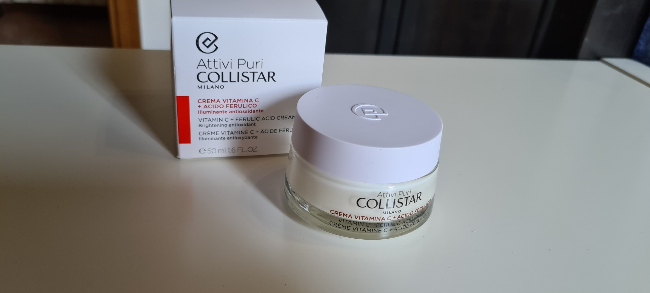Crema illuminante e protettiva